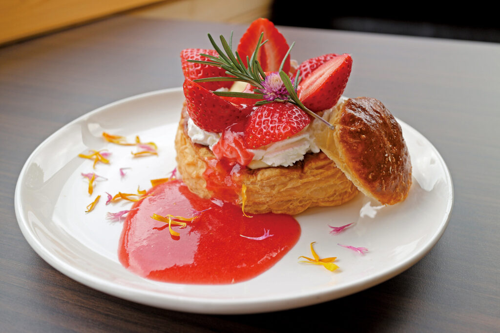 創作旬彩玄杏 光の道 あまおうミルクパイ